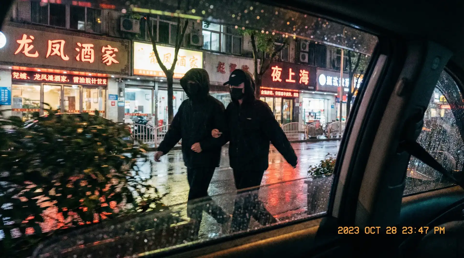 越狱第三季剧情介绍 - 顶流明星深夜密会现场抓拍照片
